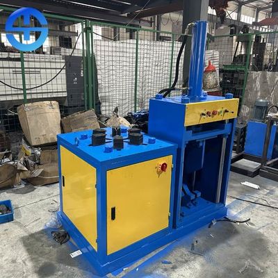 4.5kw قوة 250 مم خردة المحرك آلة إعادة التدوير 30-50 قطعة / ساعة 250 مم