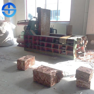 300 * 300 مم متوازي المستطيلات حجم بالة الخردة بالات إلى الأمام للخارج